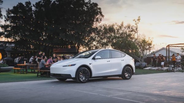 658配资 特斯拉美国发布新车：Model 3/Y标准版