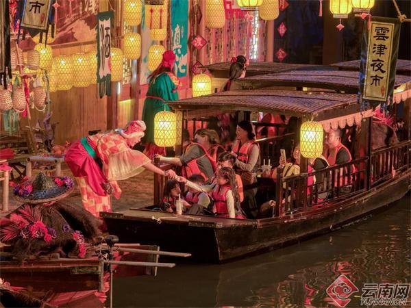 鼎冠配资 昆明融创文旅城多元文化碰撞 推动昆明“夜经济”和“夜文化”活力